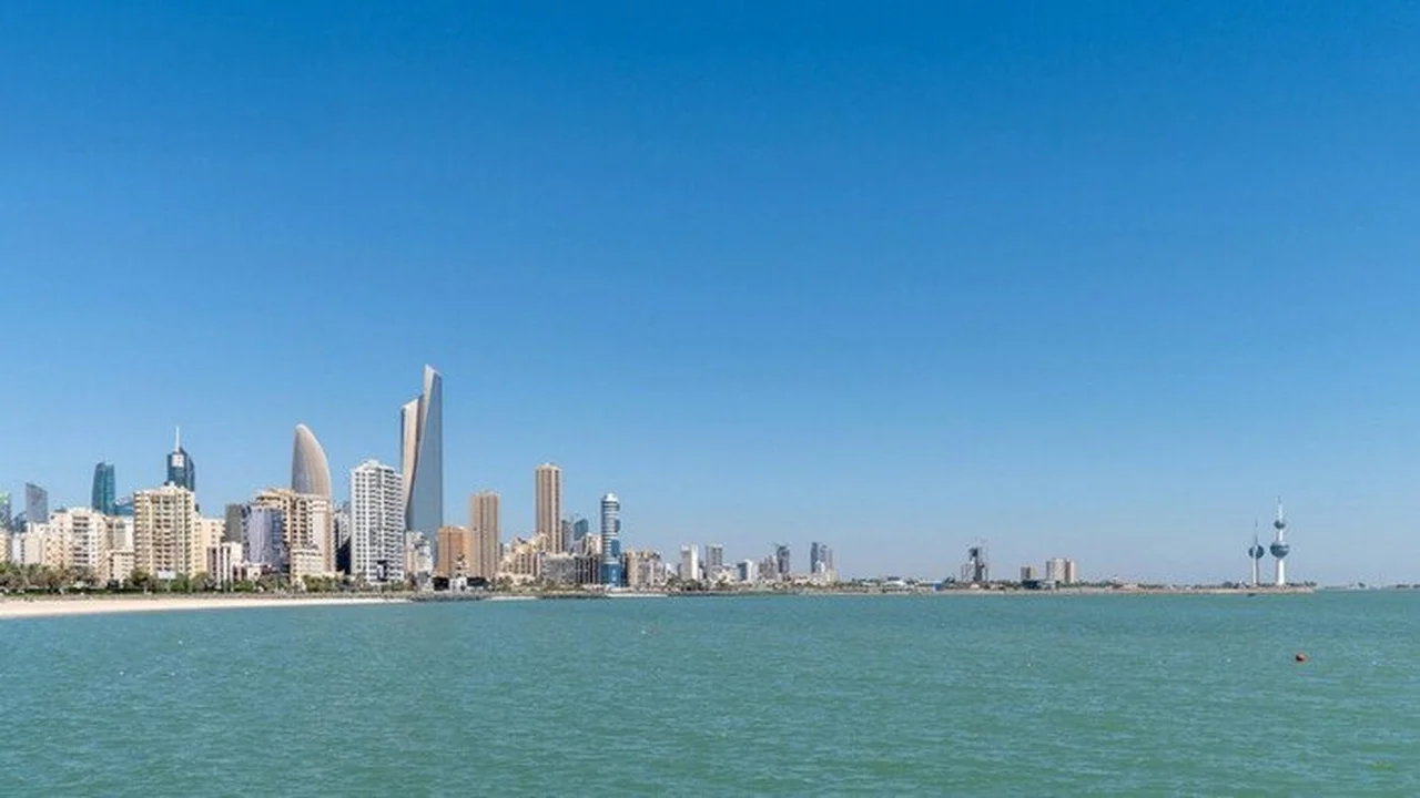 طقس الكويت اليوم: حرارة نهار مرتفعة وبرودة ليلية معتدلة